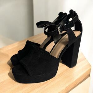 Zara Trafaluc Black Velvet Platform Chunky Heel Size 10-10.5 EU 41